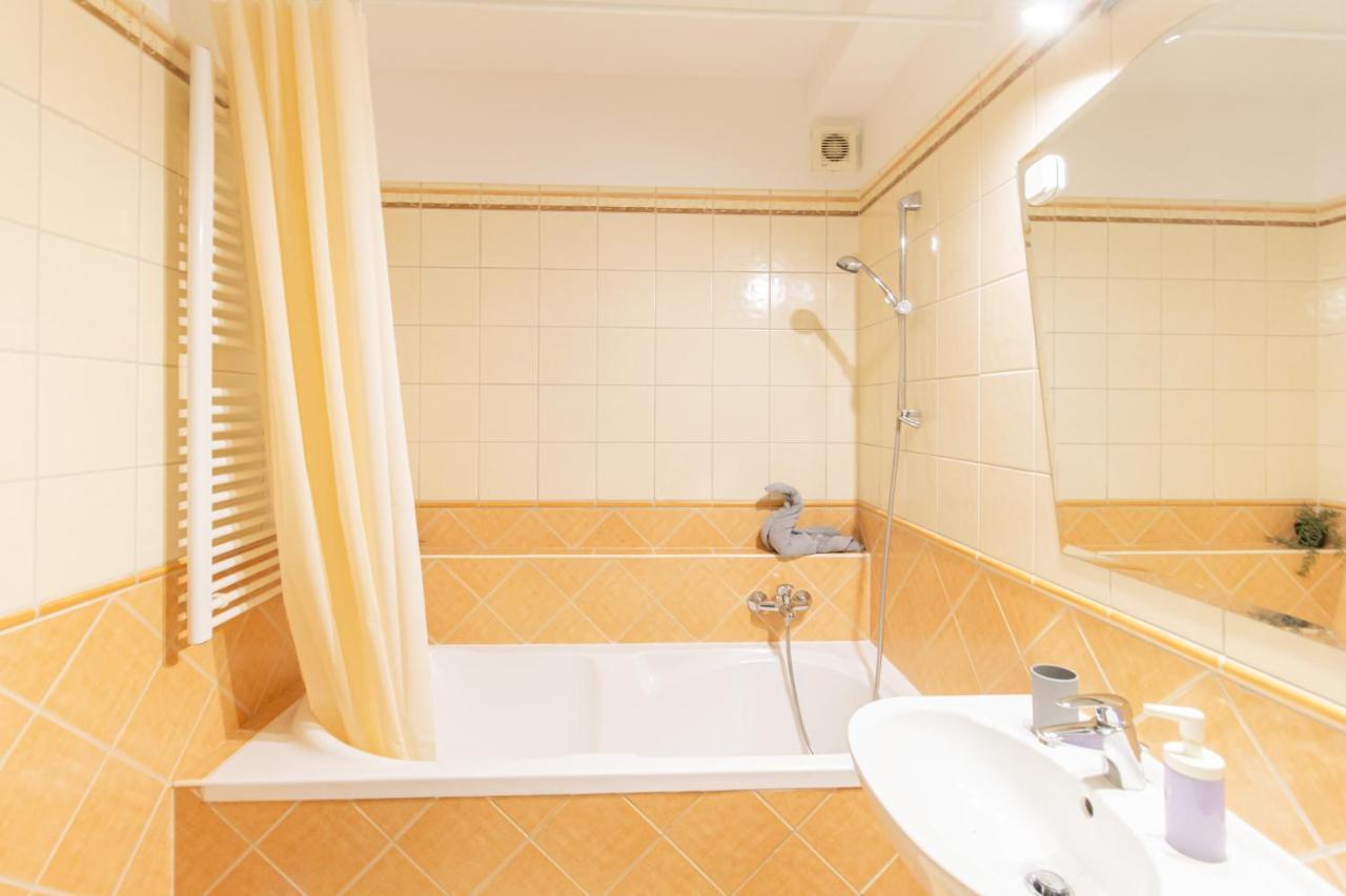 Viky'S Apartment Gyor Luaran gambar