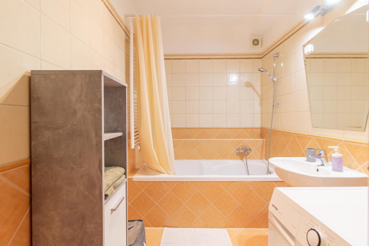 Viky'S Apartment Gyor Luaran gambar